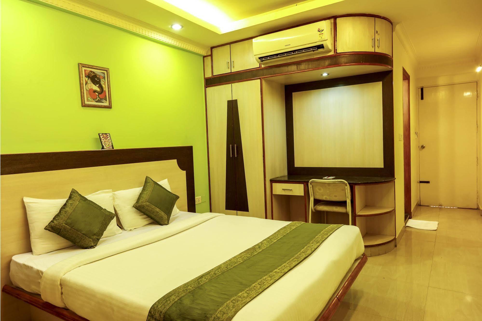 Treebo Trip Grand Regency Hotell Bangalore Eksteriør bilde